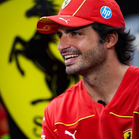 Carlos Sainz, da Ferrari, no paddock do GP do Canadá