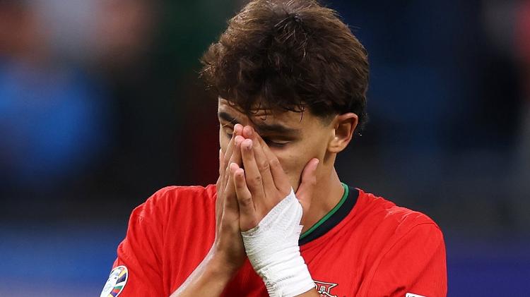 João Félix se lamenta ao perder pênalti em Portugal x França, jogo da Eurocopa