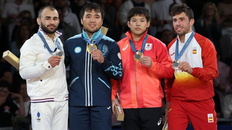 Japonês Ryuju Nagayama e espanhol Francisco Garrigos com o bronze no pódio de Paris