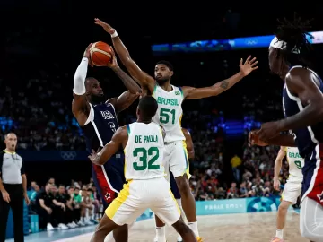 EUA dão show 'à la Globetrotters', vencem e eliminam Brasil no basquete