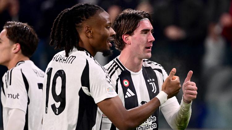 Vlahovic comemora gol em Juventus x Manchester City, duelo da Champions League