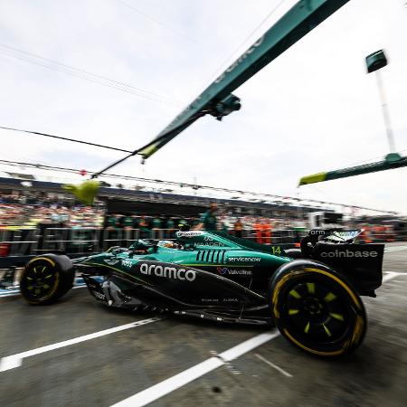 Fernando Alonso, da Aston Martin, liderou a primeira sessão de treinos livres para o GP de Singapura Fernando Alonso, da Aston Martin, liderou a primeira sessão de treinos livres para o GP de Singapura