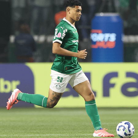 Luis Pacheco, do Palmeiras, em jogo contra o Juventude pelo Brasileirão Luis Pacheco, do Palmeiras, em jogo contra o Juventude pelo Brasileirão