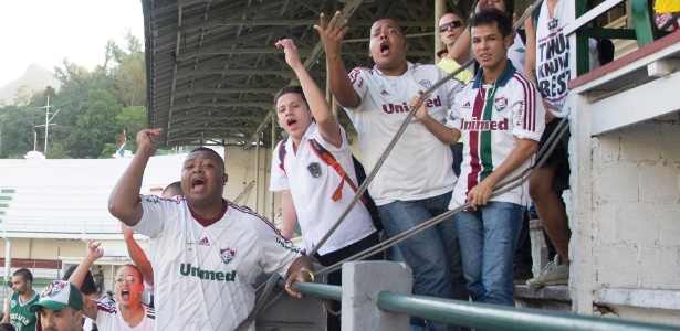 Torcedores do Fluminense protestaram no treino da última terça, nas Laranjeiras - Armando Paiva/Eleven/Estadão Conteúdo