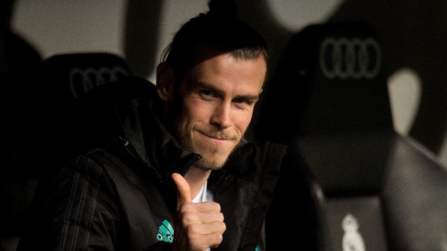 Gareth Bale sorri do banco de reservas em jogo da Copa do Rei - Denis Doyle/Getty Images