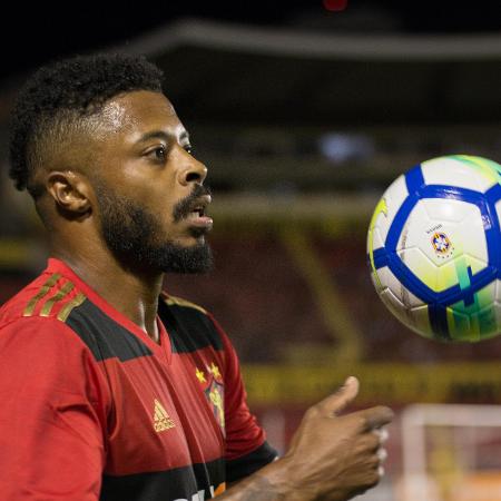 Michel Bastos com a camisa do Sport - Anderson Freire/AGIF