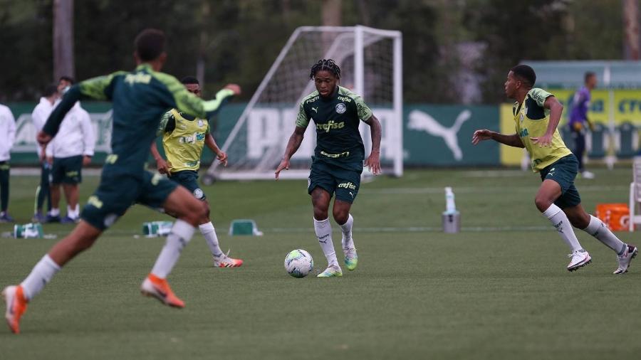 Luiz Adriano, durante treino do Palmeiras na Academia de Futebol - Cesar Greco