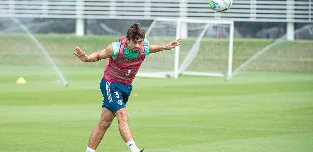 Médico do Fla diz que Rodrigo Caio agravou lesão no fim do Campeonato Brasileiro