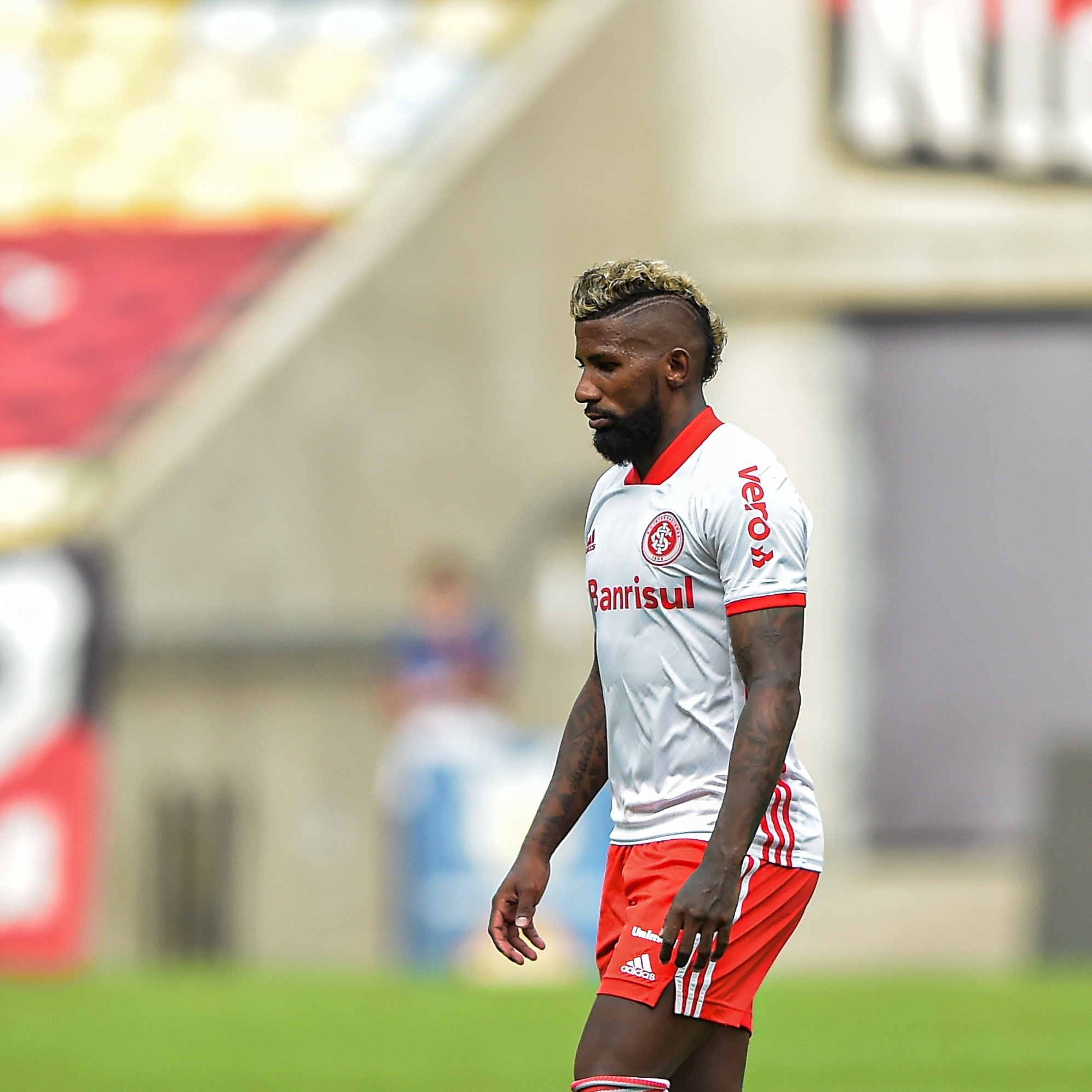 Árbitro de Athletico x Flamengo desprezou o VAR em lance decisivo