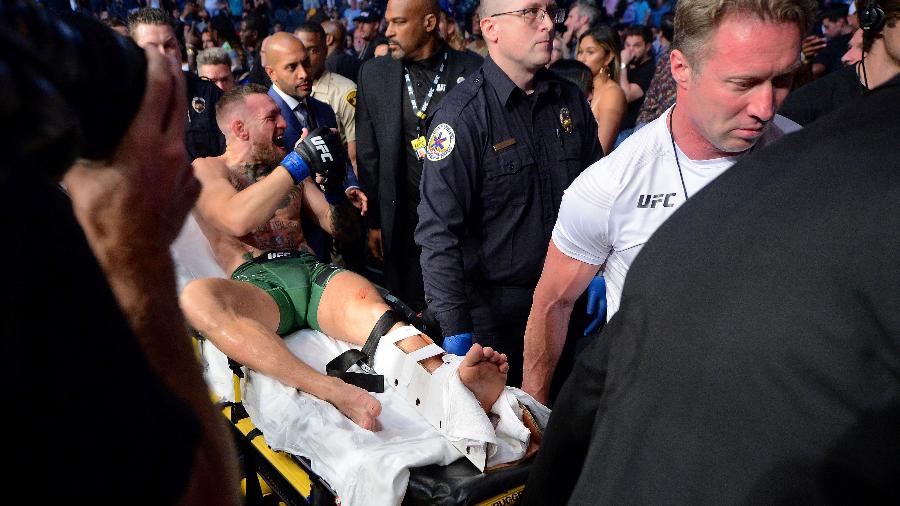 Conor McGregor deixou a luta com Dustin Poirier após fraturar o tornozelo -  USA TODAY Sports