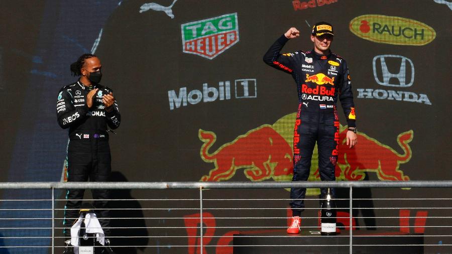 Max Verstappen e Lewis Hamilton no pódio do Grande Prêmio dos Estados Unidos de Fórmula 1 - REUTERS