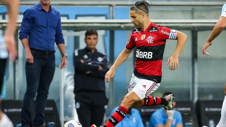 Associação de cronistas esportivos cobra providências do Flamengo após Diego ironizar jornalista