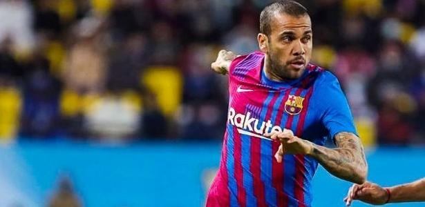 Daniel Alves reconhece dificuldade do Barcelona pelo título: 'Real