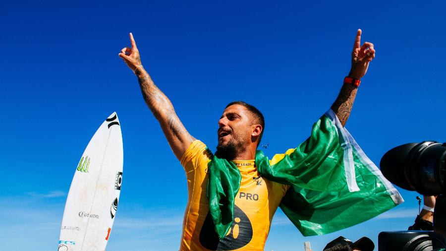 Filipe Toledo comemora título da etapa brasileira do Circuito Mundial de Surfe, em Saquarema - Thiago Diz/World Surf League