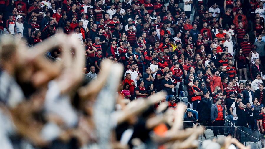 Torcidas de Corinthians e Flamengo durante jogo de ida da final da Copa do Brasil de 2022 Torcidas de Corinthians e Flamengo durante jogo de ida da final da Copa do Brasil de 2022