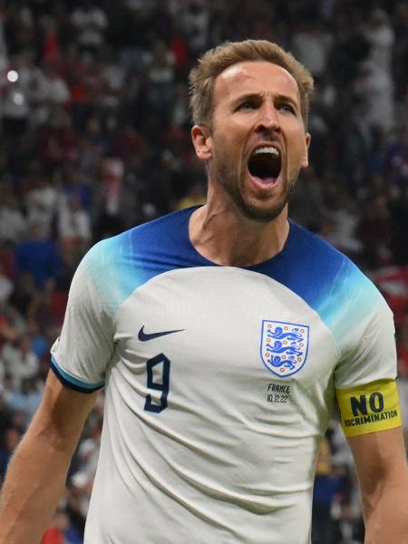 Harry Kane comemora gol da Inglaterra contra a França pela Copa do Mundo - PAUL ELLIS / AFP