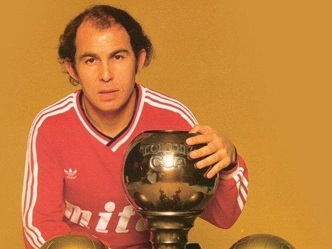 CONMEBOL Libertadores on X: 🏆🔝 Um só homem carrega 4️⃣ taças  #CONMEBOLLibertadores no currículo: é Ricardo Bochini, maior ídolo do @ Independiente 🇦🇷, e que completa 65 anos hoje. Parabéns a um multicampeão