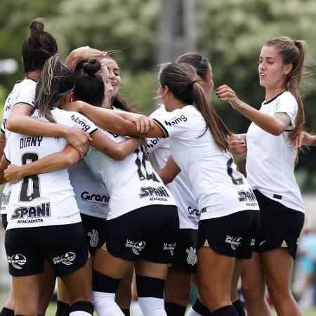 Jogadoras do Corinthians comemoram gol sobre o Ceará na 1ª rodada do Brasileirão Feminino 2023 - Rodrigo Gazzanel / Ag. Corinthians