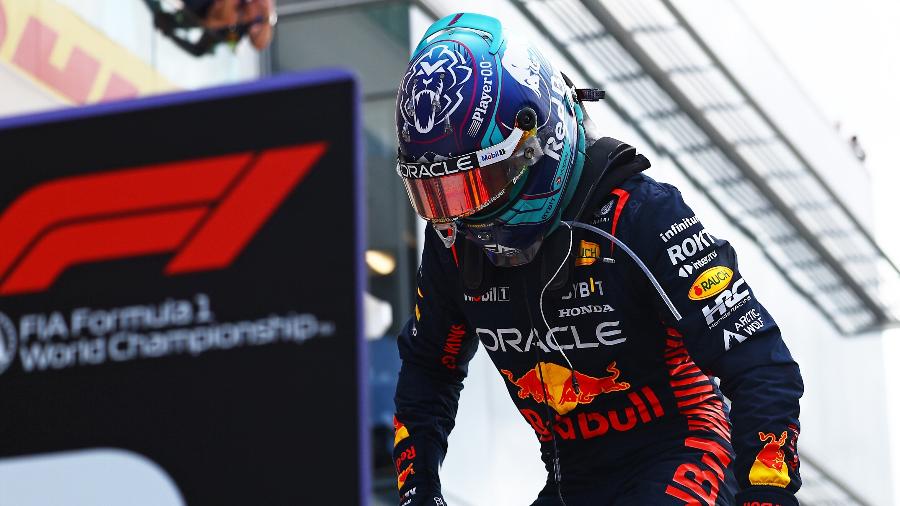 Max Verstappen sobe no carro para comemorar a vitória no GP do Miami - Mark Thompson/Getty Images