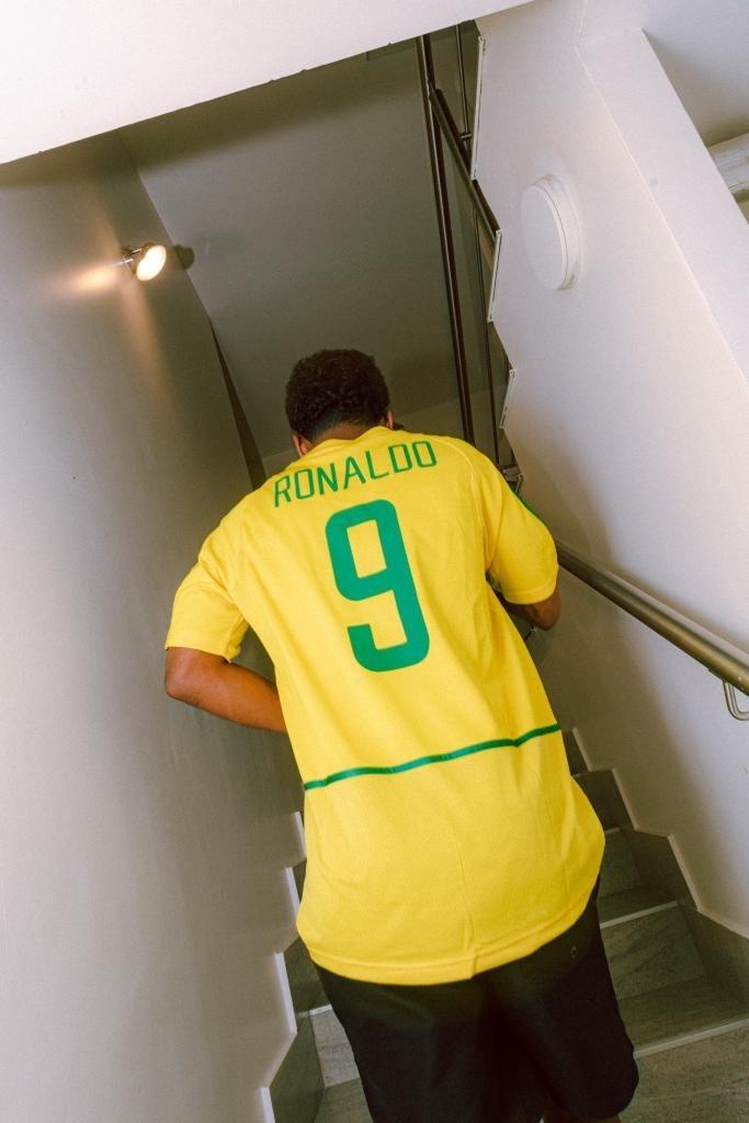 Rodrygo usa camisa do penta de Ronaldo em preparação para encarar o Manchester City