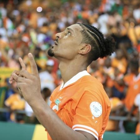 Haller, autor do segundo gol da Costa do Marfim sobre a Nigéria, comemora o título da Copa Africana de Nações - Fareed/Kotb/Getty