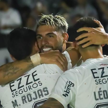 Yuri Alberto, do Corinthians, comemora após marcar contra o Botafogo-SP, pelo Paulistão