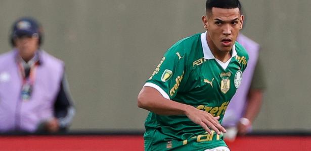 Naves pode assumir titularidade no Palmeiras após lesão de Gustavo Gómez.