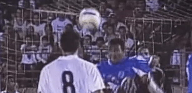 Gol de bicicleta em Cianorte x Corinthians: autor desaparecido, UOL investiga.