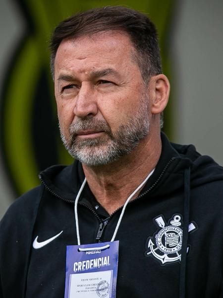 Augusto Melo, presidente do Corinthians, antes de jogo contra o Cruzeiro no Mineirão