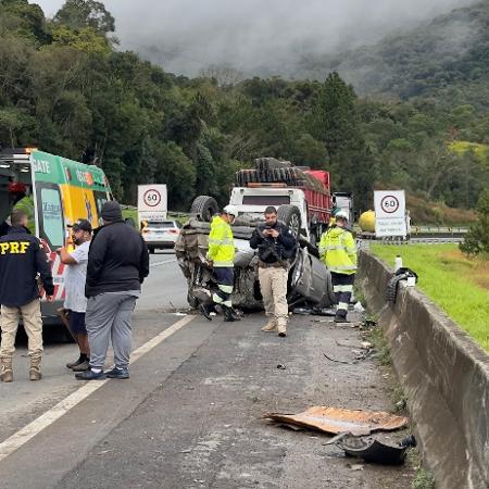 Dunga capotou o carro após sofrer acidente na Régis Bittencourt, no Paraná