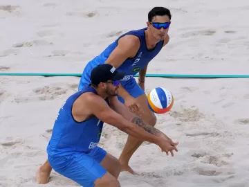 Brasileiros perdem no tie-break para dupla dos EUA no vôlei de praia
