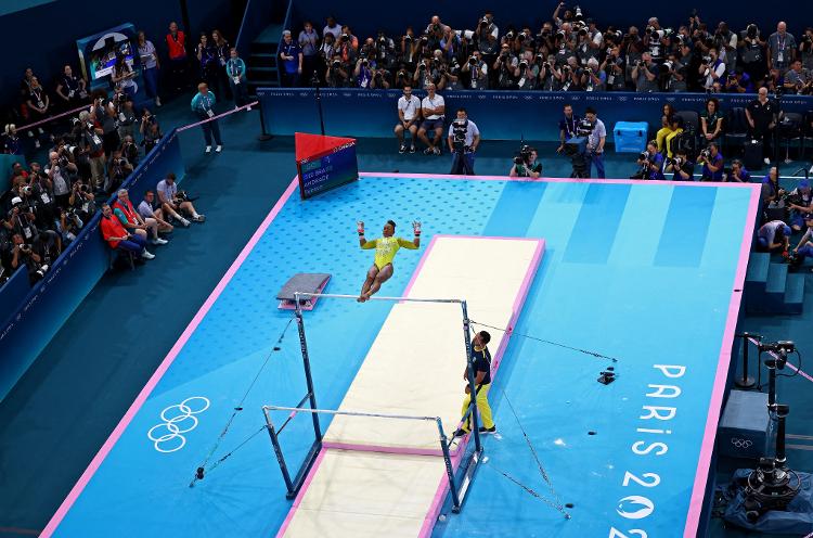  Rebeca Andrade durante apresentação na final individual da ginástica nas Olimpíadas