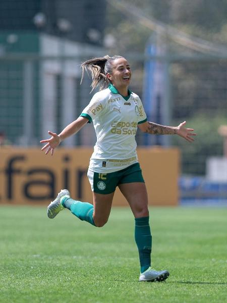 Juliete, do Palmeiras, comemora gol contra o Cruzeiro pelo Brasileirão feminino