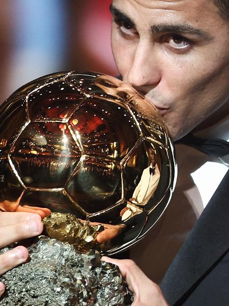 Rodri celebra prêmio do Bola de Ouro; espanhol desbancou Vini Jr - FRANCK FIFE / AFP