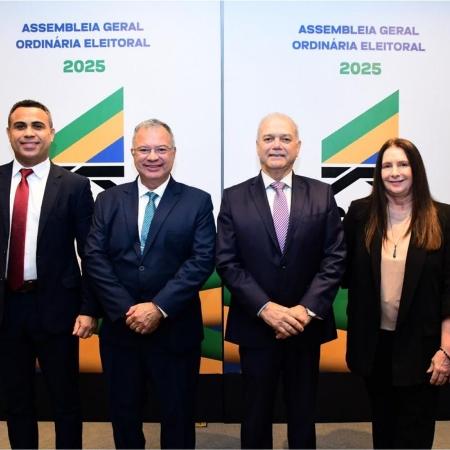 Paulo Wanderley (segundo da dir. para a esq.) foi eleito presidente da CBJ Paulo Wanderley (segundo da dir. para a esq.) foi eleito presidente da CBJ