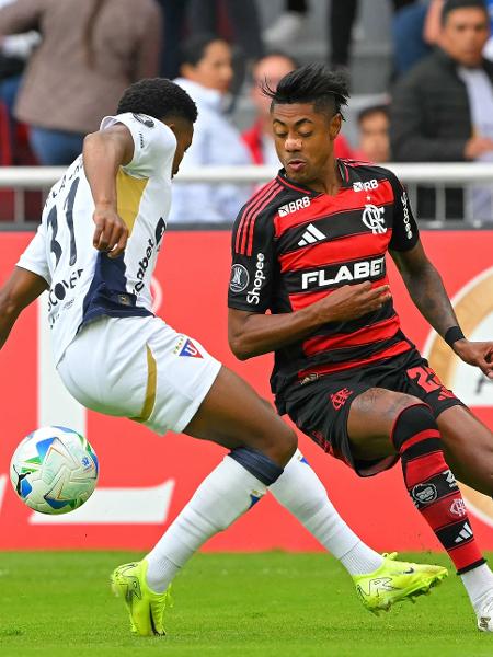 Bruno Henrique em ação durante jogo entre LDU e Flamengo, na Libertadores Bruno Henrique em ação durante jogo entre LDU e Flamengo, na Libertadores