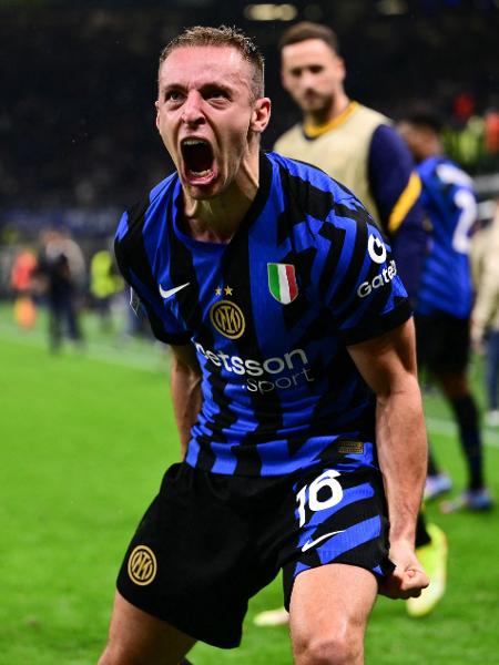 Frattesi vibra após marcar em Inter de Milão x Barcelona, jogo da Champions League Frattesi vibra após marcar em Inter de Milão x Barcelona, jogo da Champions League