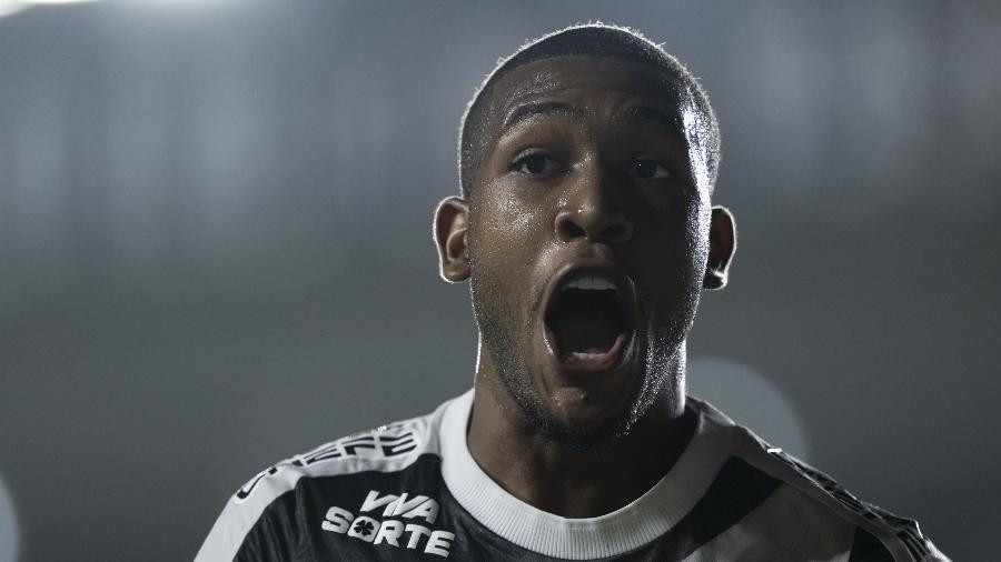 Rayan comemora gol do Vasco sobre o Operário-PR em duelo da Copa do Brasil: foi nos penais Rayan comemora gol do Vasco sobre o Operário-PR em duelo da Copa do Brasil: foi nos penais