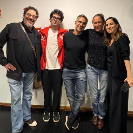 Casagrande ao lado de Chico Beltrão, Gustavo Villani, Andréa Beltrão e Júlia Duailibi Casagrande ao lado de Chico Beltrão, Gustavo Villani, Andréa Beltrão e Júlia Duailibi