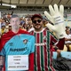 Fábio, do Flu, iguala recorde de mais jogos da história do futebol mundial