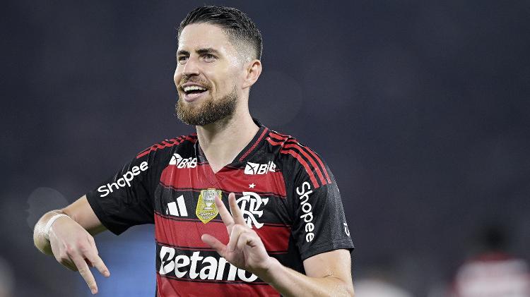 Jorginho comemora após marcar de pênalti para o Flamengo contra o Red Bull Bragantino pelo Campeonato Brasileiro 2025 Jorginho comemora após marcar de pênalti para o Flamengo contra o Red Bull Bragantino pelo Campeonato Brasileiro 2025