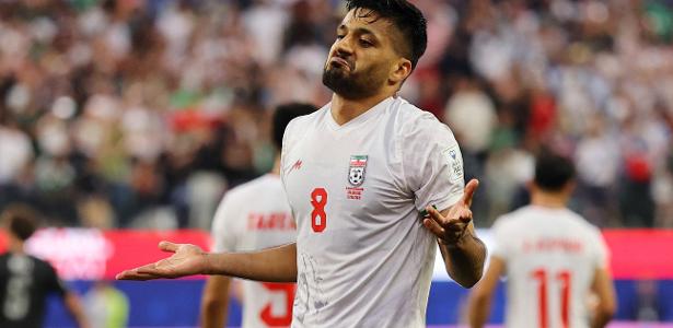 Iră sofre reflexo de preparaçăo confusa e tropeça contra 'ex-pior' da Copa
