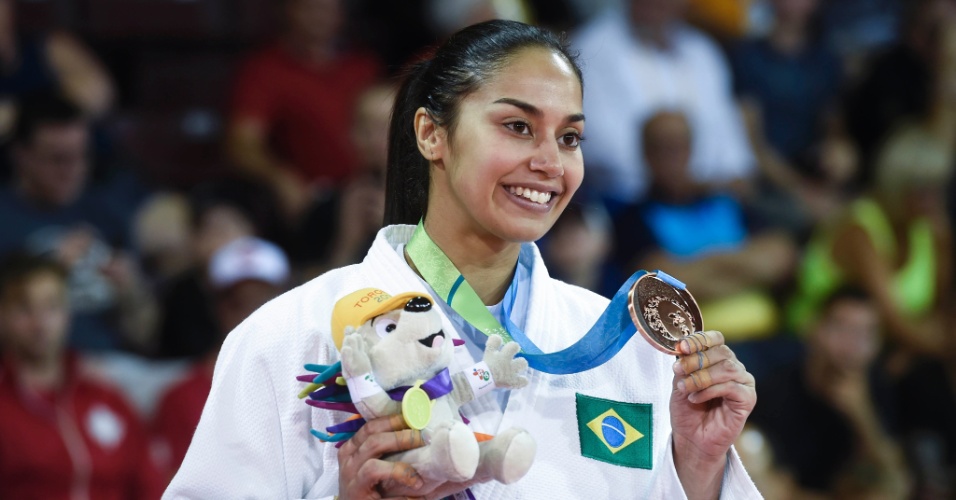 Mariana Silva comemora medalha de bronze no judô em Toronto
