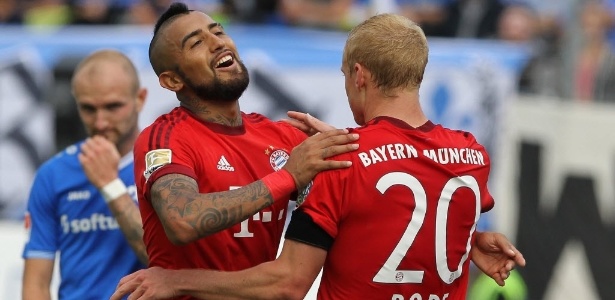 Chileno Arturo Vidal estaria exagerando nas noites de Munique. Guardiola deu bronca no elenco - AFP