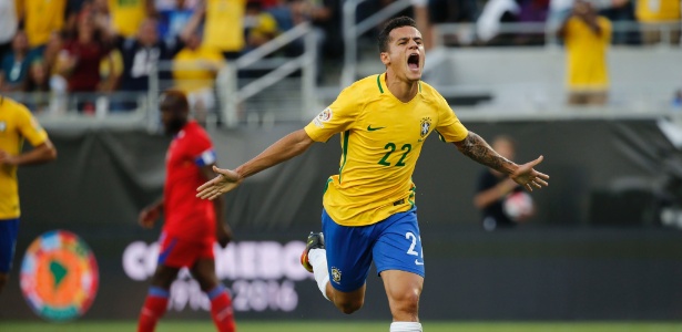 Philippe Coutinho comemora segundo gol do Brasil na partida contra o Haiti pela Copa América - Kim Klement/USA Today