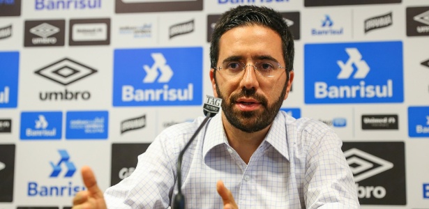 Executivo de futebol cita família e pode deixar Grêmio em 2019 Andre-zanotta-diretor-executivo-durante-apresentacao-no-gremio-1490305219379_615x300