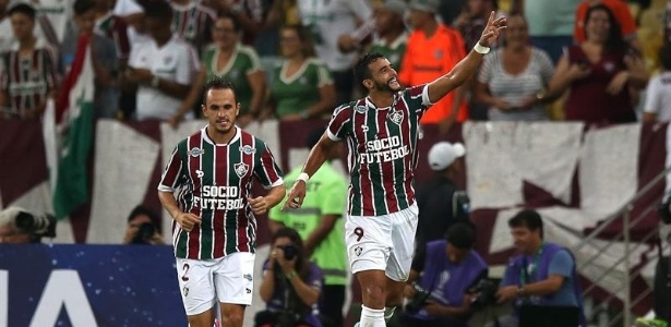 Atacante Henrique Dourado comemora o gol que abriu o placar no Maracanã - Marcelo Sayão/EFE