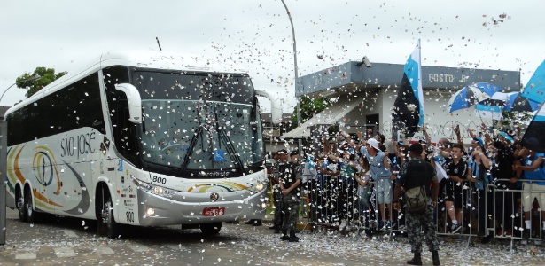 Grêmio é recebido com festa da torcida em Porto Alegre após Mundial de Clubes - Marinho Saldanha/UOL - Marinho Saldanha/UOL