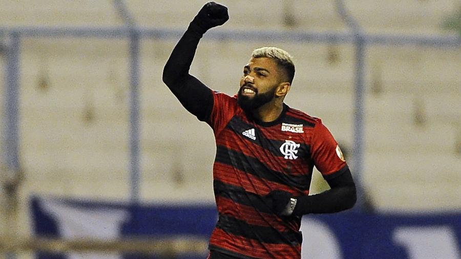 Gabigol comemora o gol do Flamengo ena estreia pela Libertadores. A meta é vencer os três próximos jogos em casa - JORGE BERNAL / AFP