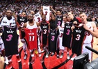 Wade se despede de Miami com show, troca de camisas e homenagem de Obama 